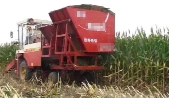 玉米收割机的正确操作与日常维护